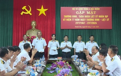 Vùng 4 Hải quân tặng quà gia đình thương binh, liệt sĩ 