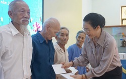 Công đoàn Y tế Việt Nam tri ân mẹ Việt Nam anh hùng, gia đình liệt sĩ, thương bệnh binh tại Bình Định