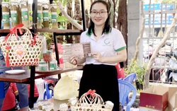 Kết hợp chả mực với ống tre để khởi nghiệp