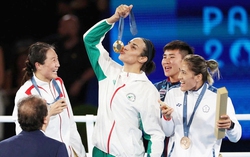 Olympic Paris: Nữ võ sĩ gây tranh cãi giới tính giành Huy chương vàng quyền anh