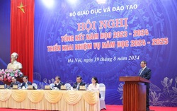 Gia đình là điểm tựa trong sự nghiệp trồng người