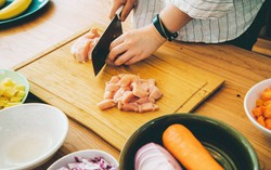 Ngộ độc thực phẩm do nhiễm khuẩn liên tiếp xảy ra: 4 điều không nên làm trong nhà bếp