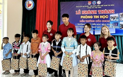 Trao tặng phòng tin học cho học sinh ở Cao Bằng
