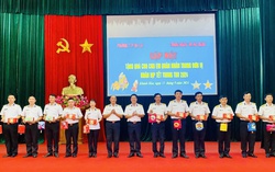 Tặng 100 phần quà trung thu cho con cán bộ, chiến sĩ Hải quân