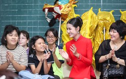 Hoa hậu Nguyễn Thanh Hà vui Trung thu cùng lớp học tình thương