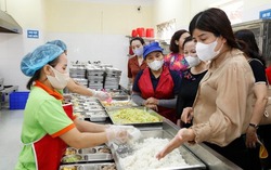 Tăng cường sự giám sát của phụ huynh để ngăn bữa ăn bán trú "lèo tèo"