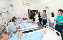 TPHCM: Hát cho bệnh nhân nghe