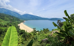 Ngôi làng của người phong đẹp như tranh vẽ dưới chân đèo Hải Vân