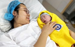 Hình ảnh dễ thương của những công dân chào đời đêm Giao thừa năm 2025