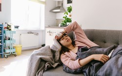 Cách bấm 5 huyệt vị giúp phòng ngừa cảm lạnh, tiêu hàn mùa đông