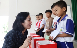 "Tết yêu thương" đến với phụ nữ, trẻ em khu vực biên giới Tây Ninh