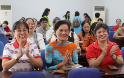 Hội LHPN TPHCM họp mặt “Gia đình Việt với sinh viên Lào, Campuchia”