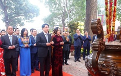 Chủ tịch nước cùng đại biểu kiều bào dâng hương tại Hoàng thành Thăng Long