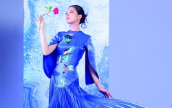 Bức họa mùa Xuân trên tà áo