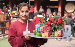 Hàng vạn người chiêm bái, dâng hương tại đền thờ Tản Viên Sơn Thánh trong ngày đầu Xuân