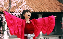 Ngọc Anh 3A mời gia đình và gần 100 diễn viên đóng MV Tết