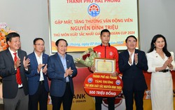 Thủ môn Đình Triệu được thưởng 550 triệu đồng