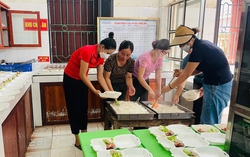 Phụ nữ Bắc Ninh tích cực cứu trợ người dân bị ảnh hưởng bởi bão số 11