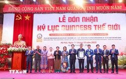 Bức tranh sơn mài "Bác Hồ đọc Tuyên ngôn Độc lập" được trao Kỷ lục Guinness