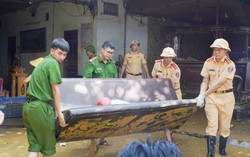 Công an Hà Nội huy động hàng trăm cán bộ, chiến sĩ giúp dân khắc phục sau bão số 11