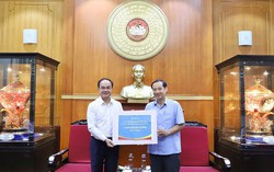 Mỗi người một tấm lòng gửi đến đồng bào vùng lũ