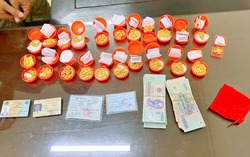 Bắt nhóm đối tượng lừa bán vàng giả cho tiệm vàng