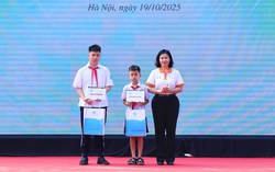 Báo Phụ nữ Việt Nam trao học bổng cho trẻ mồ côi, có hoàn cảnh đặc biệt tại Hà Nội