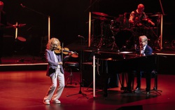 Secret Garden mở màn tour lưu diễn với đêm nhạc thiện nguyện tại Việt Nam