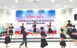 Người “truyền lửa” dân ca, dân vũ ở vùng đồng bào Mông đen