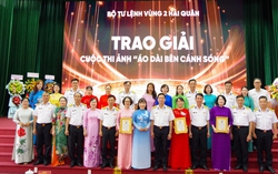 Vùng 2 Hải quân trao giải cuộc thi ảnh "Áo dài bên cánh sóng" và đồng diễn áo dài