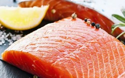 Liệu cá hồi tươi có luôn tốt hơn cá hồi đông lạnh?