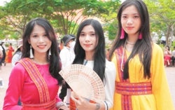 Thiếu nữ Chăm khoe sắc trong Lễ hội Katê tại Khánh Hòa