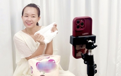 Phụ nữ thời 4.0: Ở nhà chăm con, mẹ bỉm sữa vẫn "hái ra tiền" chỉ với chiếc điện thoại