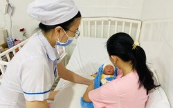 "Bộ giải pháp" trong Dự thảo Luật Dân số có đủ sức cải thiện mức sinh thấp kỷ lục?