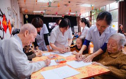 Dự thảo Luật Dân số: Giải bài toán rủi ro kép người cao tuổi không hưu trí và thiếu dịch vụ chăm sóc