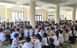 Sau vụ "thịt bốc mùi, cá ươn": Phụ huynh phản đối, trường Tiểu học Chu Minh vẫn tổ chức bán trú từ ngày 27/10