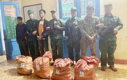 Bắt 2 người Lào vận chuyển trái phép 160kg thuốc nổ vượt biên sang Việt Nam