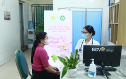 Hơn 400 phụ nữ được khám sàng lọc ung thư vú miễn phí