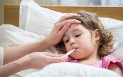 Virus hợp bào hô hấp gây nguy hiểm cho cả người già và trẻ nhỏ