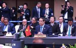 Thủ tướng Phạm Minh Chính gặp Thủ tướng Trung Quốc Lý Cường