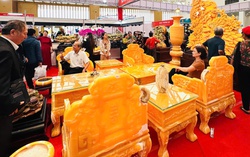 Hội chợ Mùa Thu 2025: Mặt hàng đá quý tinh xảo thu hút người xem