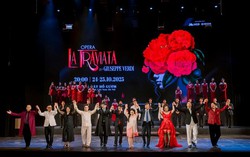 Khán giả Hà Nội đắm chìm trong bản tình ca bi tráng La Traviata