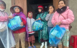 Các cấp Hội LHPN TP Huế khẩn trương hỗ trợ người dân vùng ngập lụt