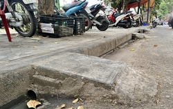 Hàng quán "đua nhau" làm bậc lên xuống chiếm dụng vỉa hè