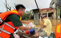 Bộ đội biên phòng Đà Nẵng huy động lực lượng giúp dân khắc phục hậu quả mưa lũ