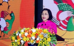 Phó Chủ tịch Quốc hội Nguyễn Thị Thanh dự Đêm hội Trăng Rằm cùng trẻ em