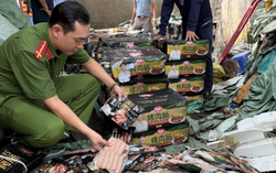 Hà Nội: Phát hiện gần 1,7 tấn xúc xích nhập lậu chuẩn bị tuồn ra thị trường