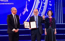 GS. Omar M. Yaghi - Chủ nhân Giải thưởng VinFuture nhận Giải Nobel Hóa học 2025