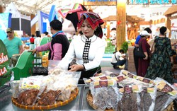 Phụ nữ Sơn La mang sắc màu văn hóa đến Hội chợ Mùa Thu 2025