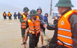 Công an Hà Tĩnh nỗ lực bảo vệ an toàn cho nhân dân trong mưa lũ